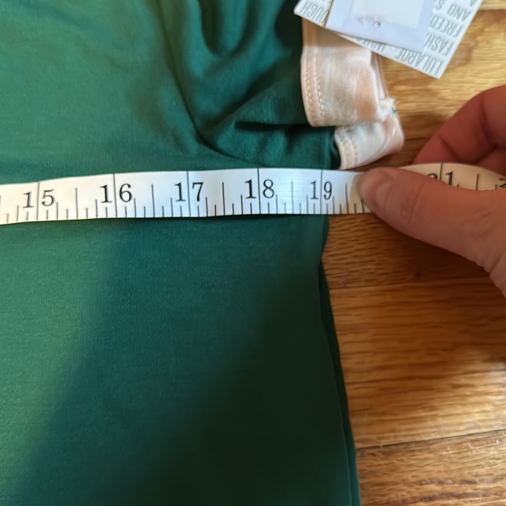 LulaRoe Liv Tee - Picture 6 of 6